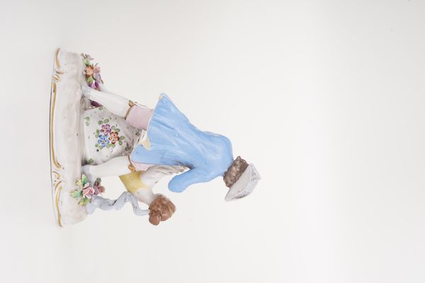 Gruppo galante.<BR>Germania, Rudolstadt (Turingia), Manifattura Ernst Bohne S�hne, primo terzo del XX secolo.  - Asta Maioliche, Porcellane e Vetri - Associazione Nazionale - Case d'Asta italiane