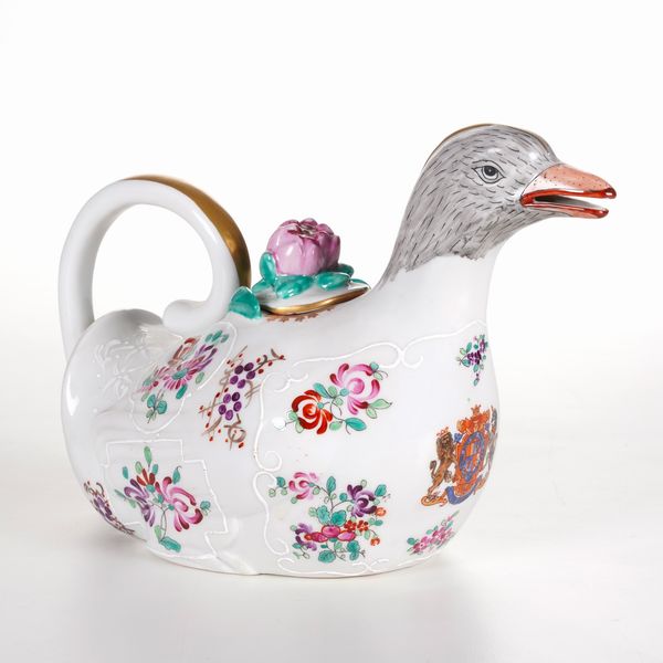 Versatoio a forma di papera.<BR>Parigi, Manifattura Porcelaine de Paris, XX secolo.  - Asta Maioliche, Porcellane e Vetri - Associazione Nazionale - Case d'Asta italiane