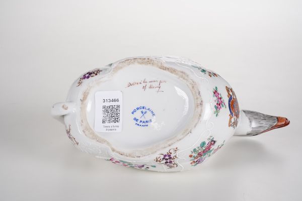 Versatoio a forma di papera.<BR>Parigi, Manifattura Porcelaine de Paris, XX secolo.  - Asta Maioliche, Porcellane e Vetri - Associazione Nazionale - Case d'Asta italiane