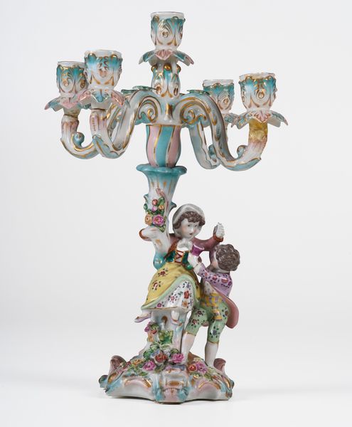 Candelabro figurato.<BR>Probabilmente Germania, Turingia, seconda met del XIX secolo.  - Asta Maioliche, Porcellane e Vetri - Associazione Nazionale - Case d'Asta italiane