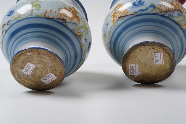 Coppia di pillolieri, XIX secolo.  - Asta Maioliche, Porcellane e Vetri - Associazione Nazionale - Case d'Asta italiane