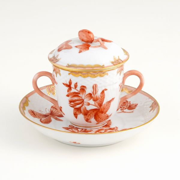 Tazza da brodo con sottopiatto.<BR>Ungheria, Manifattura Herend, XX secolo.  - Asta Maioliche, Porcellane e Vetri - Associazione Nazionale - Case d'Asta italiane