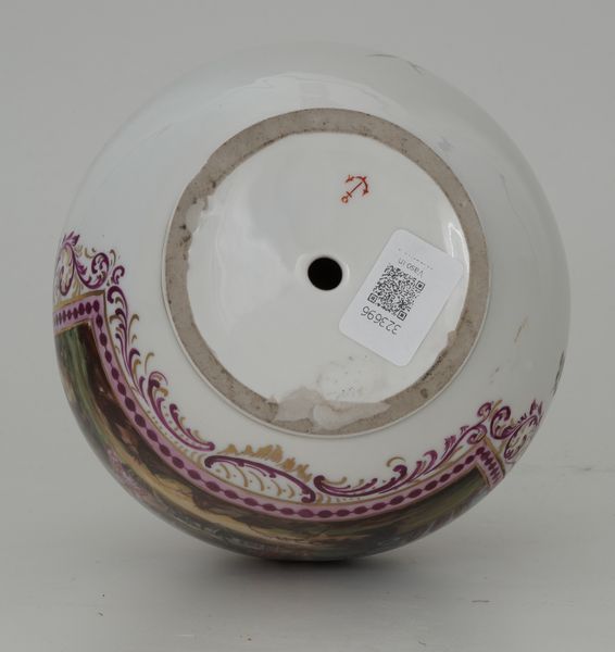 Vaso a bottiglia, XIX-XX secolo.  - Asta Maioliche, Porcellane e Vetri - Associazione Nazionale - Case d'Asta italiane