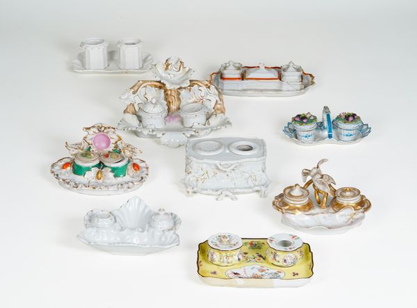 Nove servizi da scrittoio, XIX-XX secolo.  - Asta Maioliche, Porcellane e Vetri - Associazione Nazionale - Case d'Asta italiane