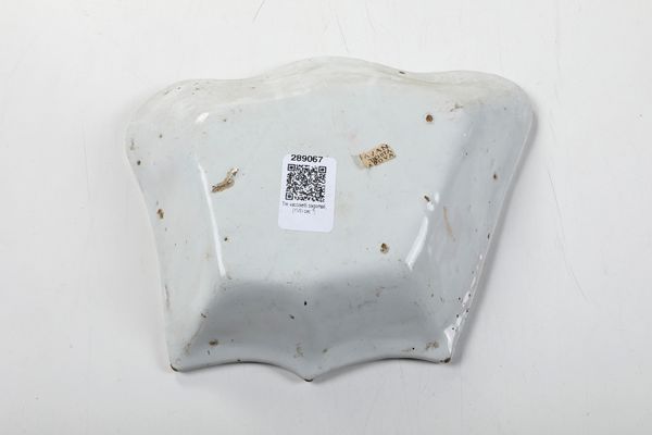 Tre vassoietti polilobati.<BR>Veneto, XIX secolo.  - Asta Maioliche, Porcellane e Vetri - Associazione Nazionale - Case d'Asta italiane