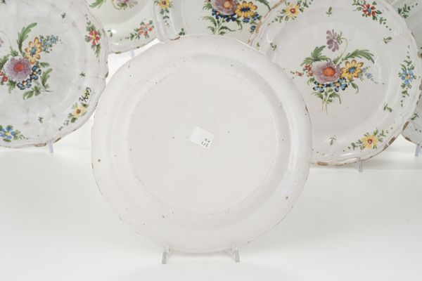 Sette piatti.<BR>Probabilmente Imola, Societ Cooperativa Ceramica, XX secolo.  - Asta Maioliche, Porcellane e Vetri - Associazione Nazionale - Case d'Asta italiane