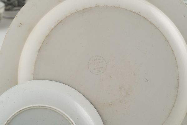 Parte di servizi da tavola.<BR>Inghilterra, Italia, Francia, diverse manifatture, verso la fine del XIX secolo - inizi del XX secolo.  - Asta Maioliche, Porcellane e Vetri - Associazione Nazionale - Case d'Asta italiane