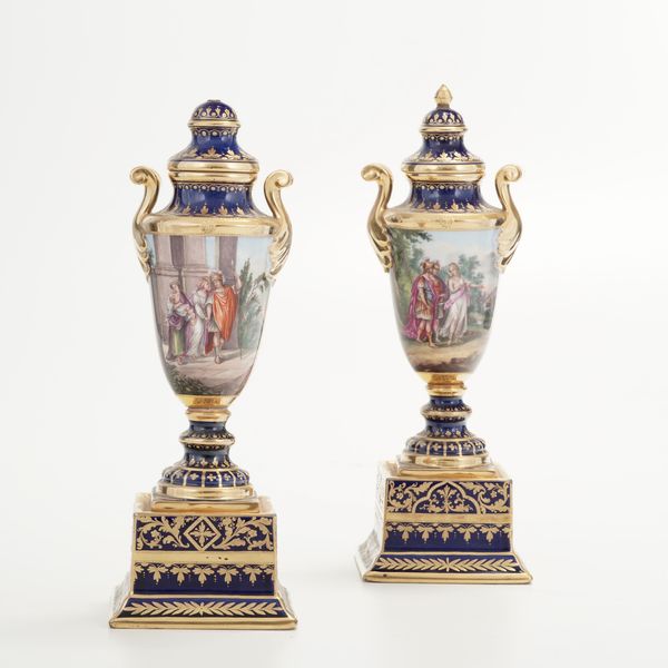 Coppia di vasi a tema achilleo.<BR>Probabilmente Boemia, XIX secolo.  - Asta Maioliche, Porcellane e Vetri - Associazione Nazionale - Case d'Asta italiane