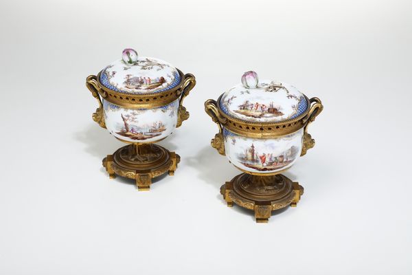 Coppia di bruciaprofumi.<BR>Dresda, 1900 circa.  - Asta Maioliche, Porcellane e Vetri - Associazione Nazionale - Case d'Asta italiane