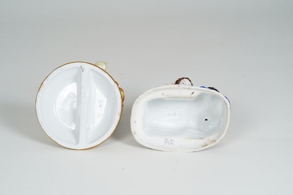 Due figure in porcellana, XIX e XX secolo.  - Asta Maioliche, Porcellane e Vetri - Associazione Nazionale - Case d'Asta italiane