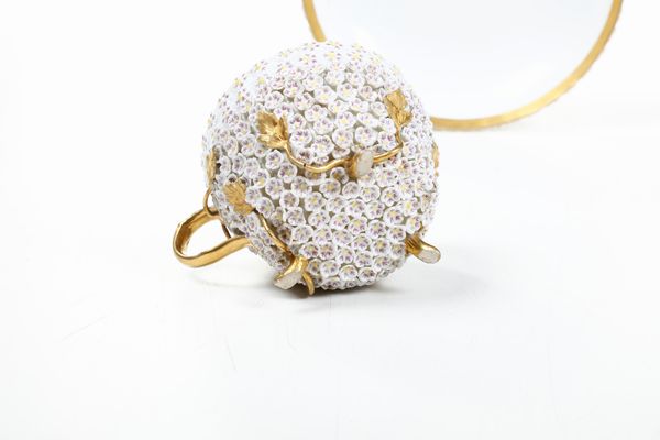 Tazza con piattino.<BR>Meissen, met del XIX secolo circa.  - Asta Maioliche, Porcellane e Vetri - Associazione Nazionale - Case d'Asta italiane