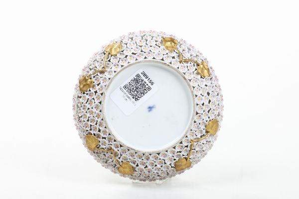 Tazza con piattino.<BR>Meissen, met del XIX secolo circa.  - Asta Maioliche, Porcellane e Vetri - Associazione Nazionale - Case d'Asta italiane