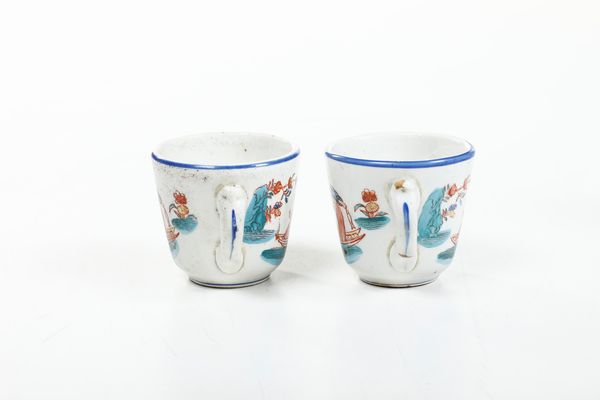 Coppia di tazze con piattino.<BR>Veneto, probabilmente Nove, XIX secolo.  - Asta Maioliche, Porcellane e Vetri - Associazione Nazionale - Case d'Asta italiane