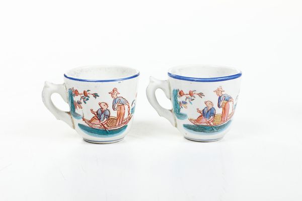 Coppia di tazze con piattino.<BR>Veneto, probabilmente Nove, XIX secolo.  - Asta Maioliche, Porcellane e Vetri - Associazione Nazionale - Case d'Asta italiane