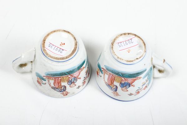 Coppia di tazze con piattino.<BR>Veneto, probabilmente Nove, XIX secolo.  - Asta Maioliche, Porcellane e Vetri - Associazione Nazionale - Case d'Asta italiane