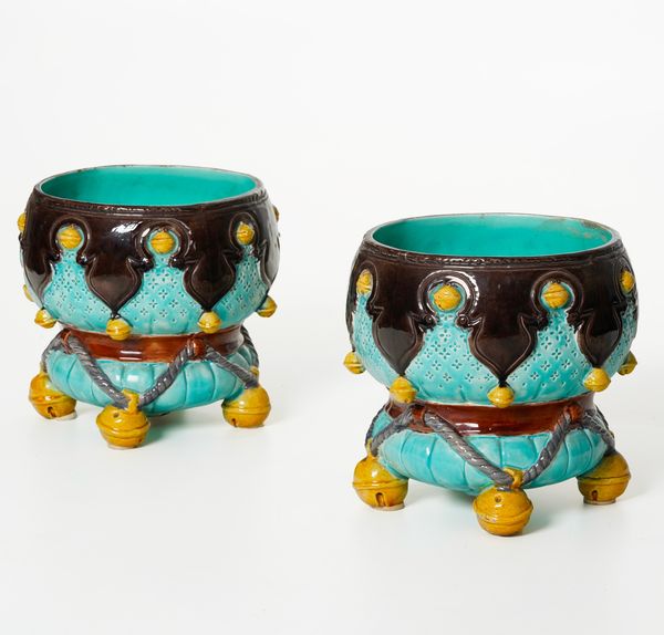 Coppia di vasi, XX secolo.<BR>  - Asta Maioliche, Porcellane e Vetri - Associazione Nazionale - Case d'Asta italiane