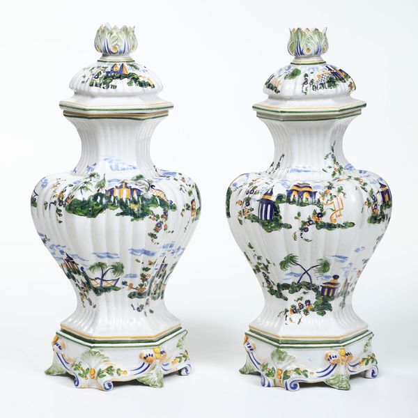 Coppia di vasi.<BR>Nove, XX secolo.  - Asta Maioliche, Porcellane e Vetri - Associazione Nazionale - Case d'Asta italiane