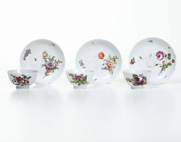 Tre tazzine con piattino. <BR>Nove, Maifattura Antonibon, XVIII secolo.  - Asta Maioliche, Porcellane e Vetri - Associazione Nazionale - Case d'Asta italiane