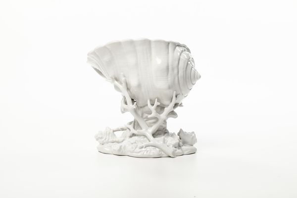 Coppa a forma di conchiglia.<BR>Doccia, Manifattura Richard Ginori, XX secolo.<BR>  - Asta Maioliche, Porcellane e Vetri - Associazione Nazionale - Case d'Asta italiane