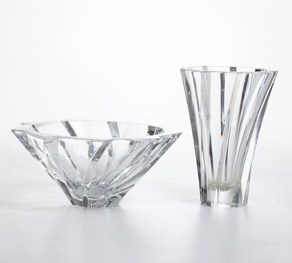 Vaso e ciotola.<BR>Francia, Manifattura Baccarat, XX secolo.  - Asta Maioliche, Porcellane e Vetri - Associazione Nazionale - Case d'Asta italiane