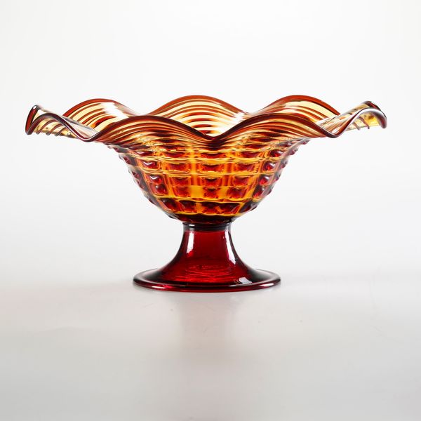 Alzata centrotavola.<BR>Murano, prima met del XX secolo.<BR>Vittorio Zecchin (1878-1947) (?).  - Asta Maioliche, Porcellane e Vetri - Associazione Nazionale - Case d'Asta italiane