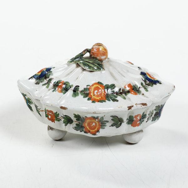 Piccola terrina con coperchio.<BR>Veneto, probabilmente Nove, XIX secolo.  - Asta Maioliche, Porcellane e Vetri - Associazione Nazionale - Case d'Asta italiane