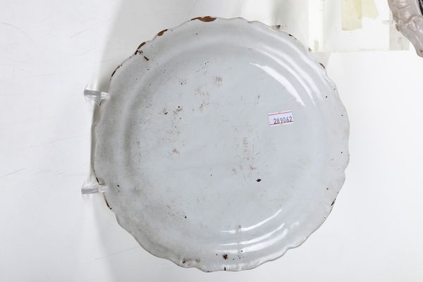 Tre piatti.<BR>Veneto, XIX secolo.  - Asta Maioliche, Porcellane e Vetri - Associazione Nazionale - Case d'Asta italiane