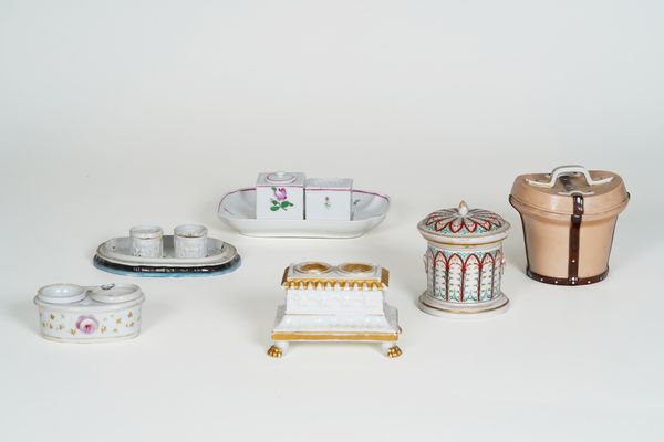 Sei servizi da scrittoio, XIX e XX secolo.  - Asta Maioliche, Porcellane e Vetri - Associazione Nazionale - Case d'Asta italiane