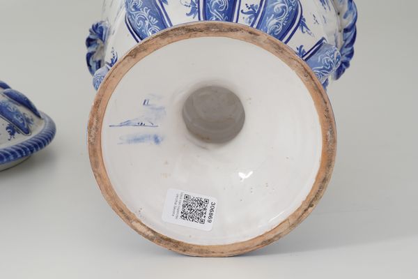 Vaso con coperchio.<BR>Liguria, XX secolo.  - Asta Maioliche, Porcellane e Vetri - Associazione Nazionale - Case d'Asta italiane