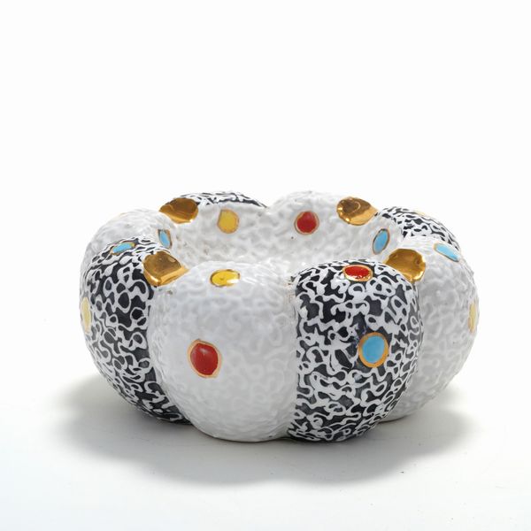 Posacenere.<BR>Deruta. Manifattura Serafino Volpi, 1928- inizio anni '70.  - Asta Maioliche, Porcellane e Vetri - Associazione Nazionale - Case d'Asta italiane