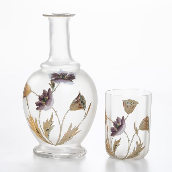 Una bottiglia e un bicchiere, primi del XX secolo.  - Asta Maioliche, Porcellane e Vetri - Associazione Nazionale - Case d'Asta italiane