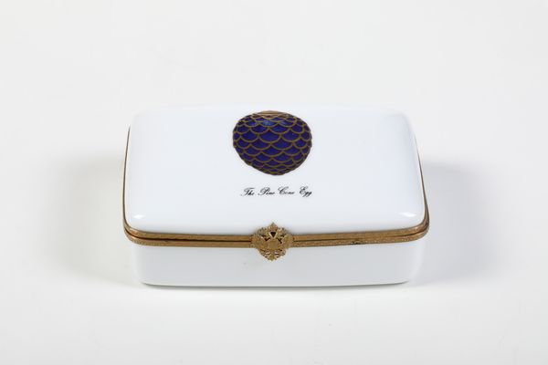 Scatola Faberg.<BR>Francia, Limoges, XX secolo.  - Asta Maioliche, Porcellane e Vetri - Associazione Nazionale - Case d'Asta italiane