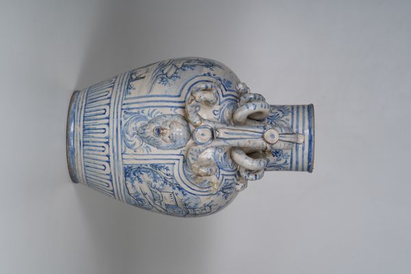 Vaso biansato. <BR>Liguria (?), inizio del XX secolo.  - Asta Maioliche, Porcellane e Vetri - Associazione Nazionale - Case d'Asta italiane