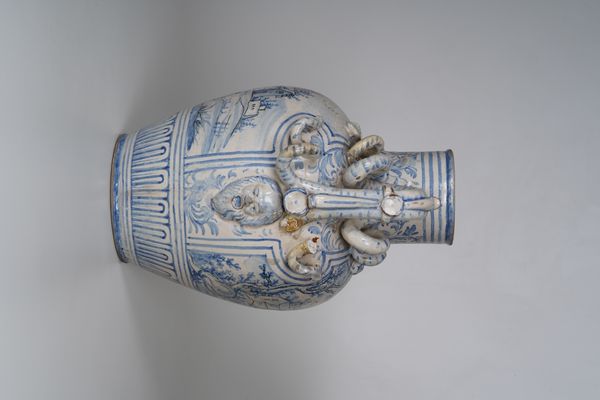 Vaso biansato. <BR>Liguria (?), inizio del XX secolo.  - Asta Maioliche, Porcellane e Vetri - Associazione Nazionale - Case d'Asta italiane