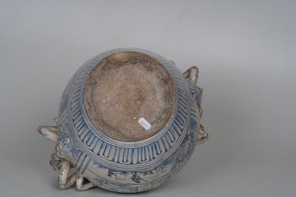 Vaso biansato. <BR>Liguria (?), inizio del XX secolo.  - Asta Maioliche, Porcellane e Vetri - Associazione Nazionale - Case d'Asta italiane