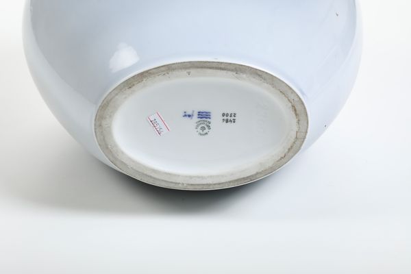 Vaso.<BR>Danimarca, Manifattura Royal Copenaghen, 1955.  - Asta Maioliche, Porcellane e Vetri - Associazione Nazionale - Case d'Asta italiane