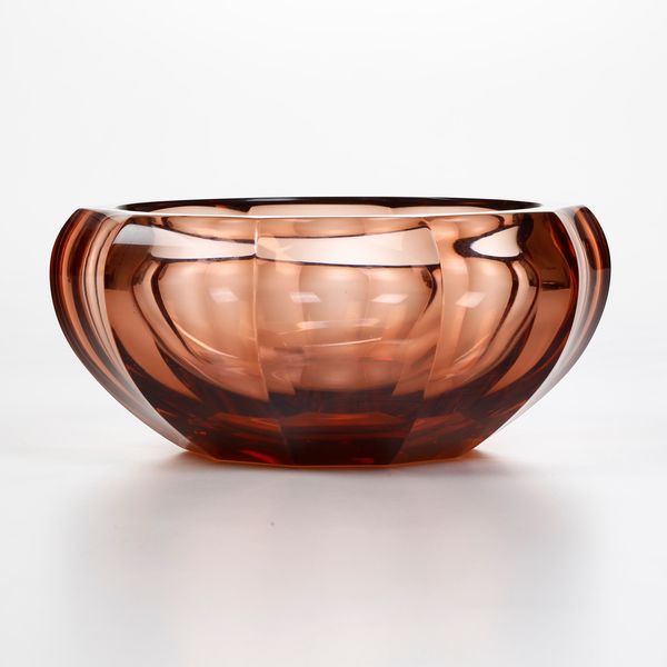 Ciotola centrotavola porta bon bon.<BR>Repubblica Ceca, Manifattura Moser, seconda met del XX secolo.<BR>  - Asta Maioliche, Porcellane e Vetri - Associazione Nazionale - Case d'Asta italiane