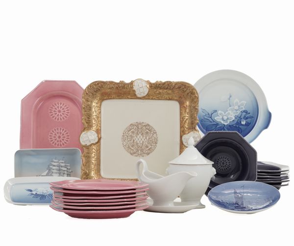 Lotto di ceramiche varie, XIX - XX secolo.  - Asta Maioliche, Porcellane e Vetri - Associazione Nazionale - Case d'Asta italiane