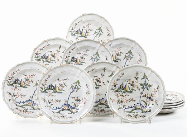 Dodici piatti a ponticello.<BR>Nove, XIX secolo.  - Asta Maioliche, Porcellane e Vetri - Associazione Nazionale - Case d'Asta italiane