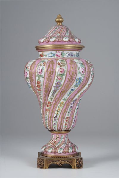 Potiches.<BR>Parigi, XX secolo.  - Asta Maioliche, Porcellane e Vetri - Associazione Nazionale - Case d'Asta italiane