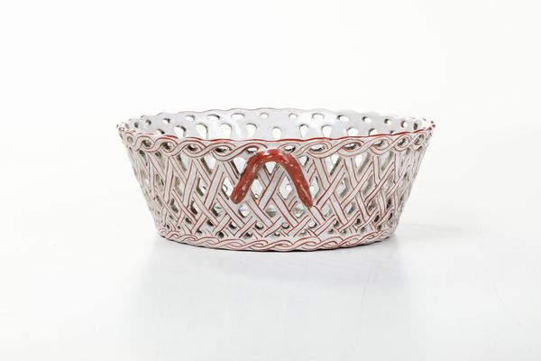 Cestino.<BR>Probabilmente Lombardia, XX secolo.  - Asta Maioliche, Porcellane e Vetri - Associazione Nazionale - Case d'Asta italiane