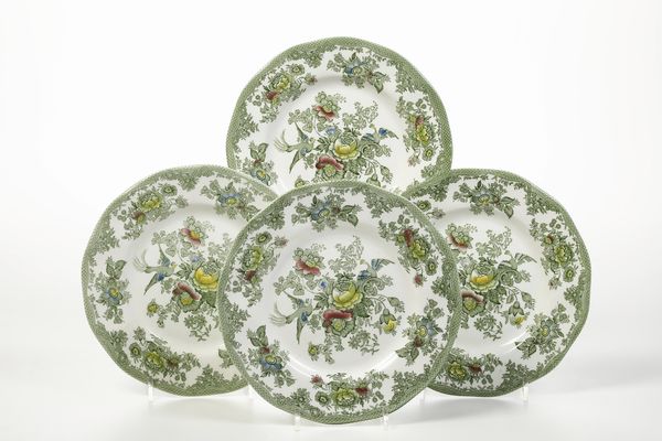 Quattro piatti Oriental Pheasants Green Multicolor.<BR>Inghilterra, Wedgwood, seconda met del XX secolo.  - Asta Maioliche, Porcellane e Vetri - Associazione Nazionale - Case d'Asta italiane