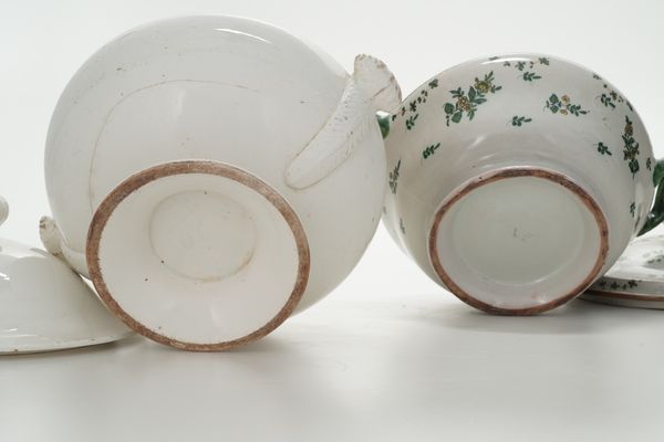 Due zuppiere, XX secolo.  - Asta Maioliche, Porcellane e Vetri - Associazione Nazionale - Case d'Asta italiane