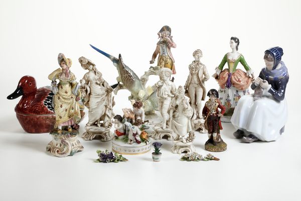 Lotto composto da diverse figure, XX secolo.  - Asta Maioliche, Porcellane e Vetri - Associazione Nazionale - Case d'Asta italiane