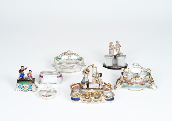 Sette servizi da scrittoio in miniatura, XIX secolo.  - Asta Maioliche, Porcellane e Vetri - Associazione Nazionale - Case d'Asta italiane