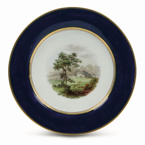 Piatto.<BR>Inghilterra, Stafforshire, Manifattura Cliff, 1878-1904.  - Asta Maioliche, Porcellane e Vetri - Associazione Nazionale - Case d'Asta italiane