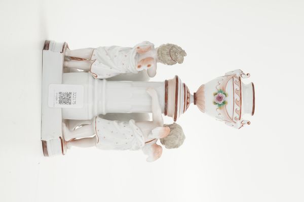 Gruppo.<BR>Germania, Manifattura di Scheibe-Alsbach, prima met del XX secolo.  - Asta Maioliche, Porcellane e Vetri - Associazione Nazionale - Case d'Asta italiane