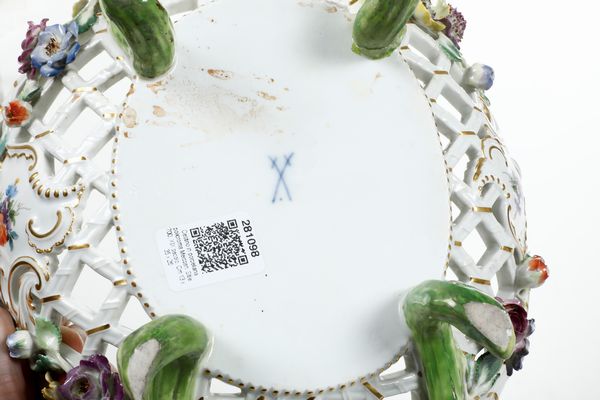 Cestino. <BR>Meissen, inizio del XX secolo.  - Asta Maioliche, Porcellane e Vetri - Associazione Nazionale - Case d'Asta italiane