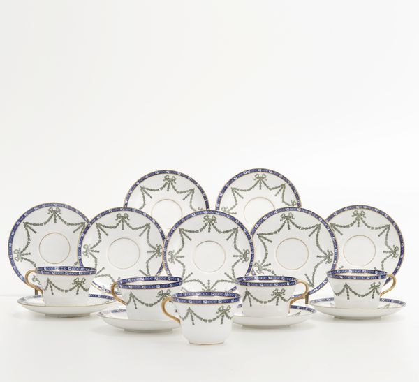 Undici tazze da t con piattino.<BR>Inghilterra, Paragon China, inizi del XX secolo.  - Asta Maioliche, Porcellane e Vetri - Associazione Nazionale - Case d'Asta italiane