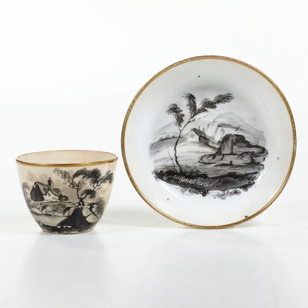 Una tazza e un piattino.<BR>Inghilterra, Stoke-on-Trent, Manifattura Minton, verso il 1835.  - Asta Maioliche, Porcellane e Vetri - Associazione Nazionale - Case d'Asta italiane
